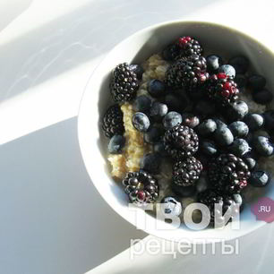 Рецепт Овсянки на воде с ягодами и бананом