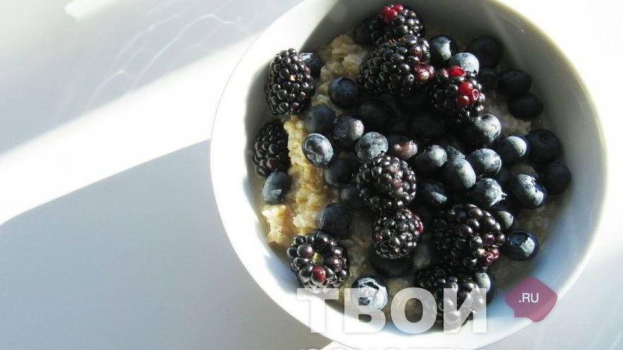 Рецепт овсянки на воде с ягодами и бананом