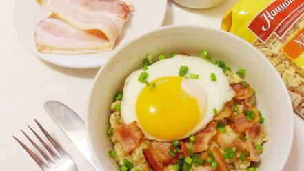 Рецепт пикантной овсянки с беконом и сыром