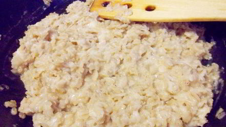 Рецепт пикантной овсянки с беконом и сыром