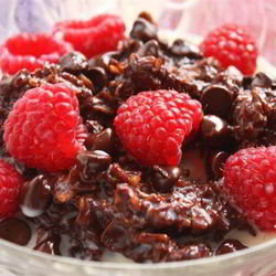 Рецепт Шоколадной овсяной каши с малиной