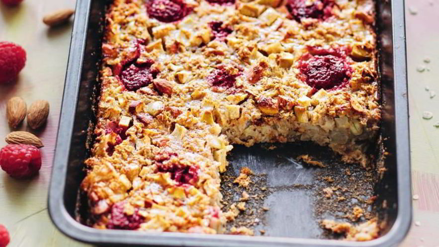 Рецепт запеченной с малиной и яблоками овсянка