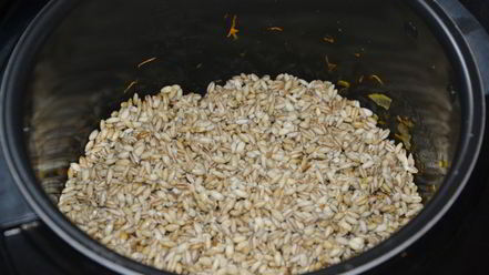 Рецепт перловой каши с говяжьей тушенкой в мультиварке