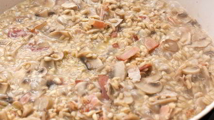 Рецепт перловой каши с грибами и беконом