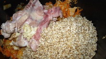 Рецепт перловой каши с томатом и курицей из мультиварки