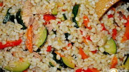 Рецепт перловой каши с тунцом и овощами