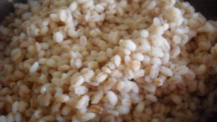 Рецепт перловой каши с тушенкой, овощами и шампиньонами