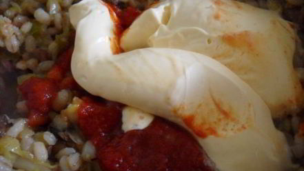 Рецепт перловой каши с тушенкой, овощами и шампиньонами