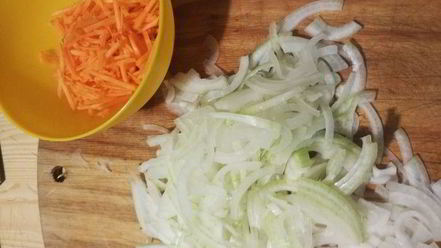 Рецепт перловой каши с тушеной говядиной и конкассе из томатов