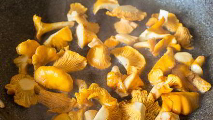 Рецепт перловки с лисичками и овощами