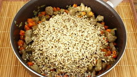 Рецепт перловки с мясом в горшочке в духовке