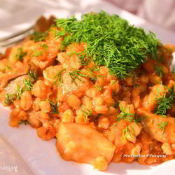 Рецепт Перловки со свининой и грибами в томатном соусе