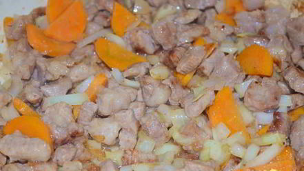 Рецепт перловки со свининой и грибами в томатном соусе