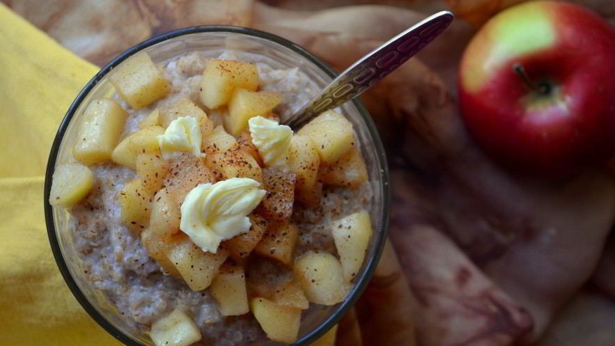 Рецепт пшеничной каши с томлеными яблоками