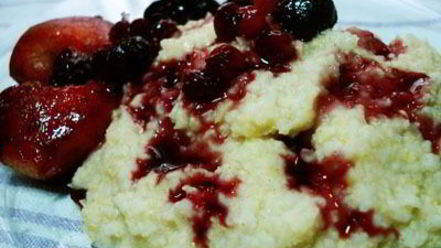 Рецепт пшенной каши с ягодно-фруктовым соусом