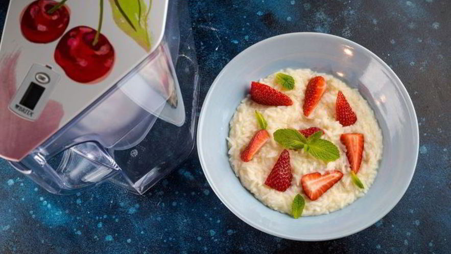 Рецепт клубничной рисовой каши на завтрак