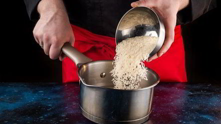 Рецепт клубничной рисовой каши на завтрак