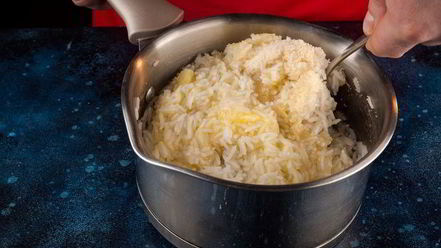 Рецепт клубничной рисовой каши на завтрак