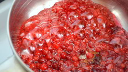 Рецепт рисовой каши с брусничным сиропом и бананом