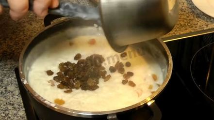 Рецепт рисовой каши с изюмом и молоком