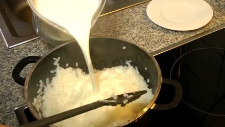 Рецепт рисовой каши с изюмом и молоком