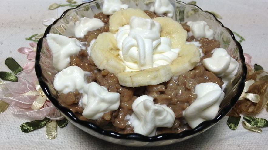 Рецепт рисовой каши с какао и взбитыми сливками