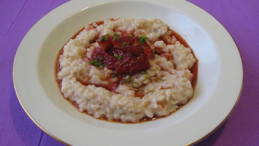 Рецепт рисовой каши с клубникой и кокосовым молоком