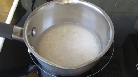 Рецепт рисовой каши с клубникой и кокосовым молоком