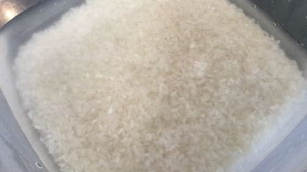 Рецепт рисовой каши с клубникой и шоколадом