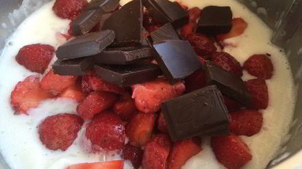 Рецепт рисовой каши с клубникой и шоколадом