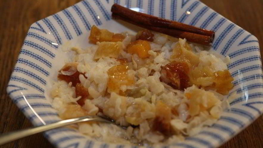 Рецепт рисовой каши с корицей, медом и сухофруктами