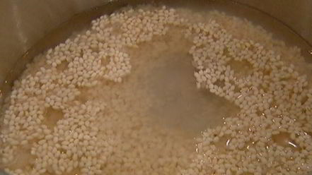 Рецепт рисовой каши со сливами и мускатным орехом