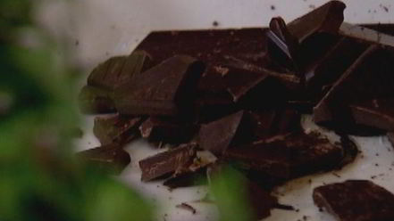 Рецепт шоколадной рисовой каши с изюмом и орехами