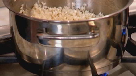 Рецепт шоколадной рисовой каши с изюмом и орехами