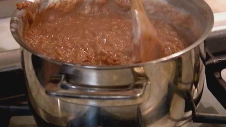 Рецепт шоколадной рисовой каши с изюмом и орехами