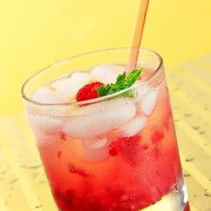 Рецепт Ананасового пунша с самбукой и малиной