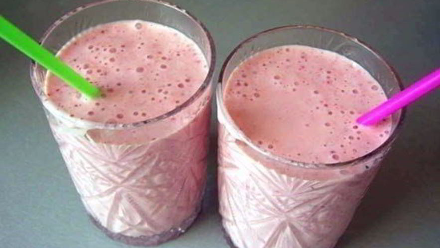 Рецепт бананова-клубничного коктейль