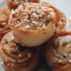 Рецепт Булочек с грецким орехом и сахарным сиропом