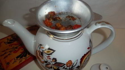 Рецепт чая из плодов шиповника с мелиссой