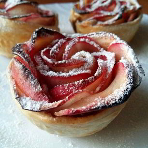 Рецепт Чайных розочек в слоеном тесте