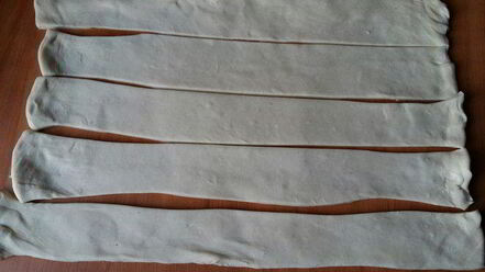 Рецепт чайных розочек в слоеном тесте