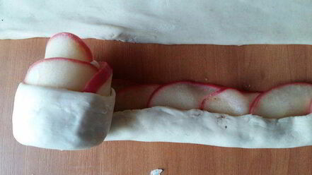 Рецепт чайных розочек в слоеном тесте