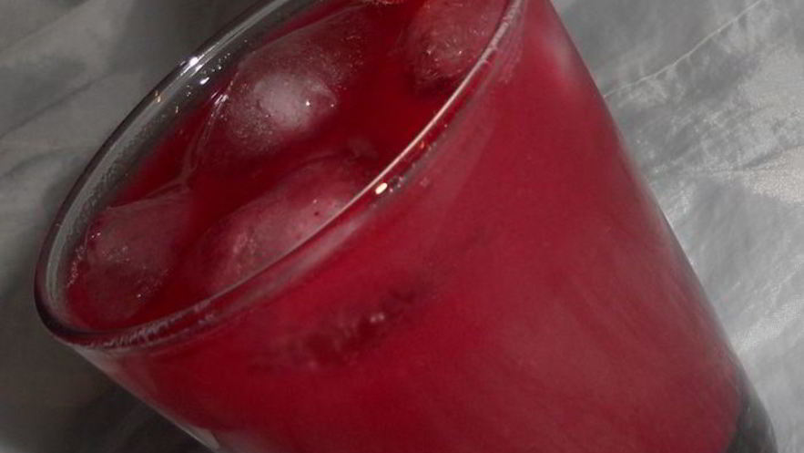 Рецепт холодного чая с лесными ягодами