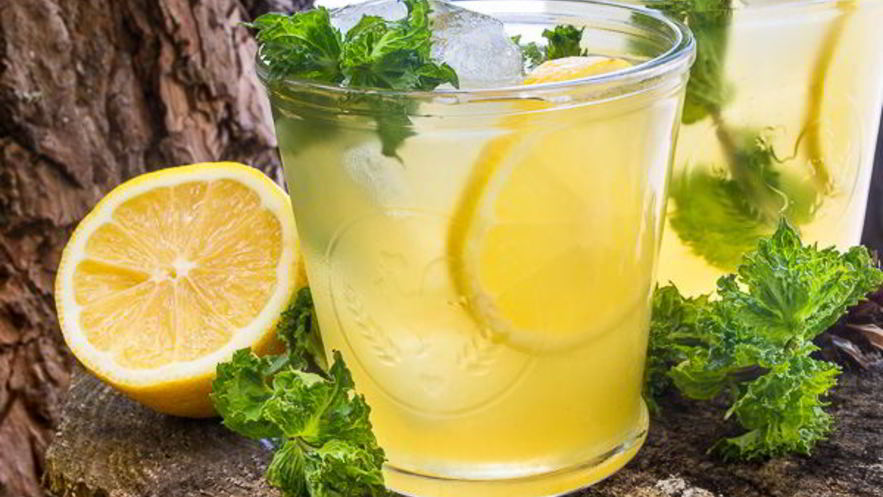 Рецепт холодного зеленого чая с лимоном и медом