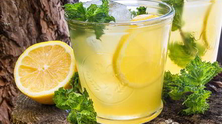 Рецепт холодного зеленого чая с лимоном и медом