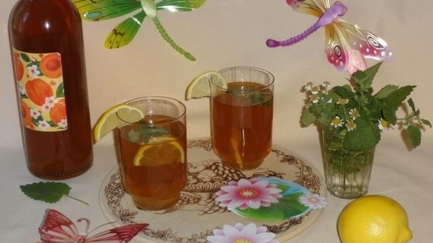 Рецепт холодного зеленого чая с ромашкой и мелиссой