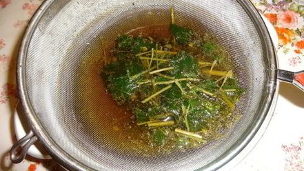 Рецепт холодного зеленого чая с ромашкой и мелиссой