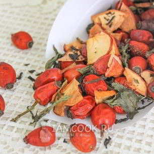 Рецепт Сушеного чая с мятой, яблоком и шиповником