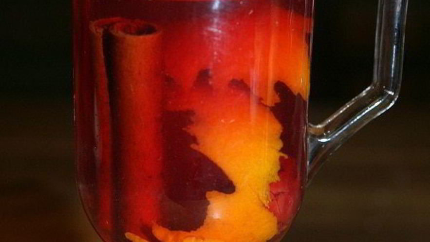 Рецепт вишневого чая с медом, апельсиновой цедрой и пряностями