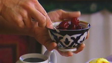 Рецепт вишневого чая с медом, апельсиновой цедрой и пряностями